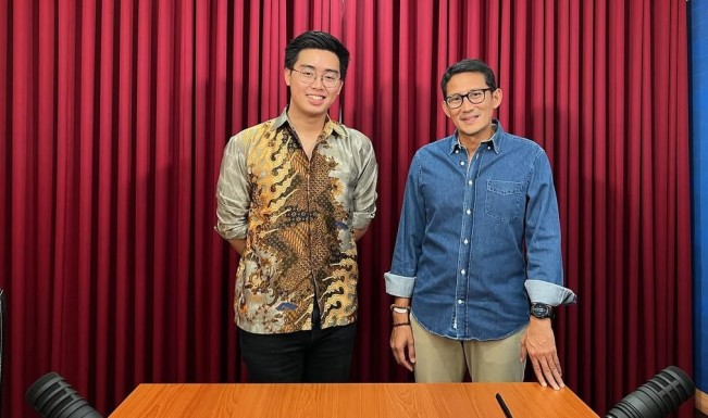 Timothy Ronald bersama Sandiaga Uno. [Instagram]